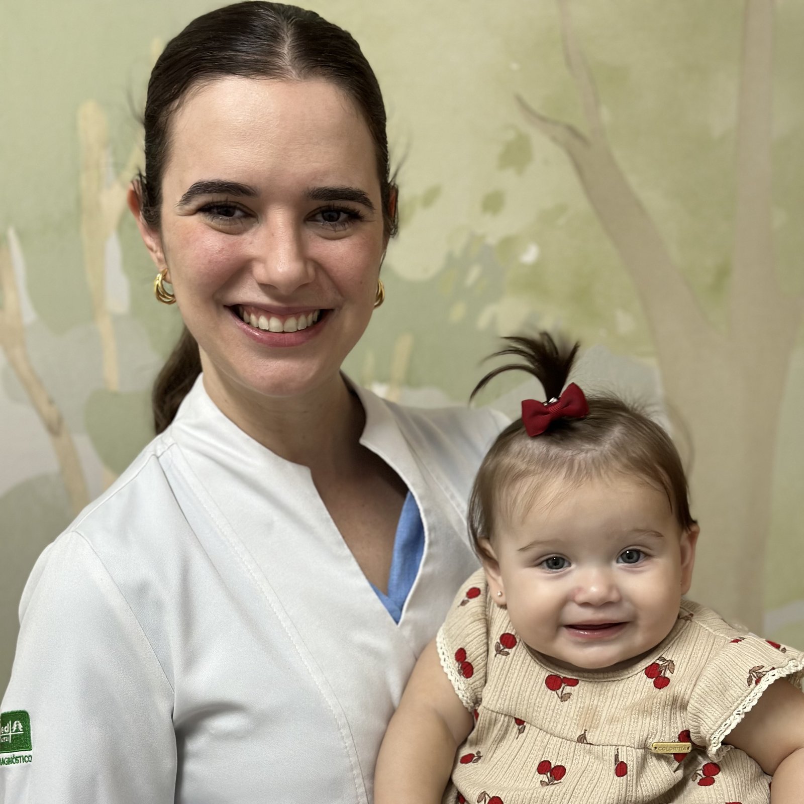 Dra. Bruna Borges com paciente — Onco-hematologia Pediátrica